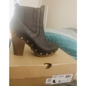 UGG Women’s Carberry Clog Boot